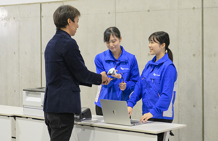 出展物の会場搬入・搬出サポート