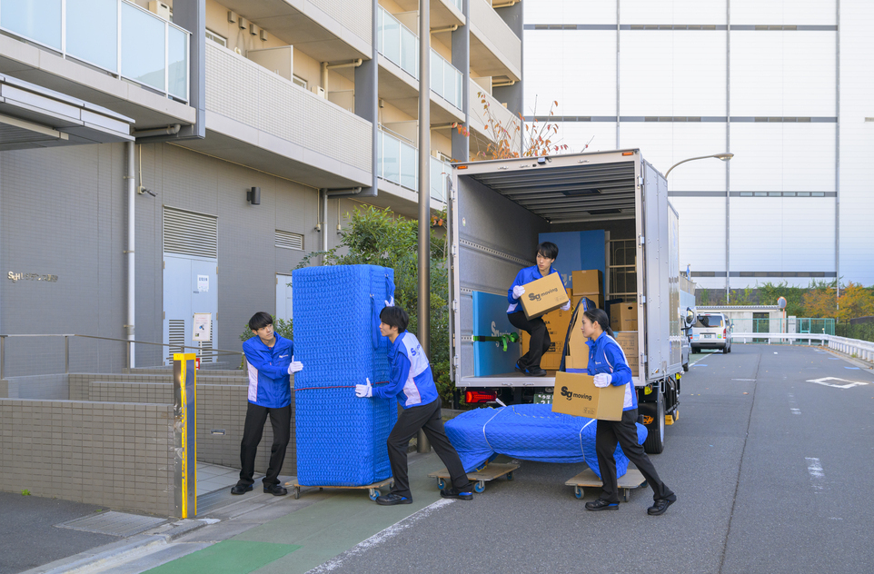 引越希望日時の受付からスケジューリング、引越当日の窓口業務、お部屋までの搬入から設置作業までをすべてトータルサポートいたします。